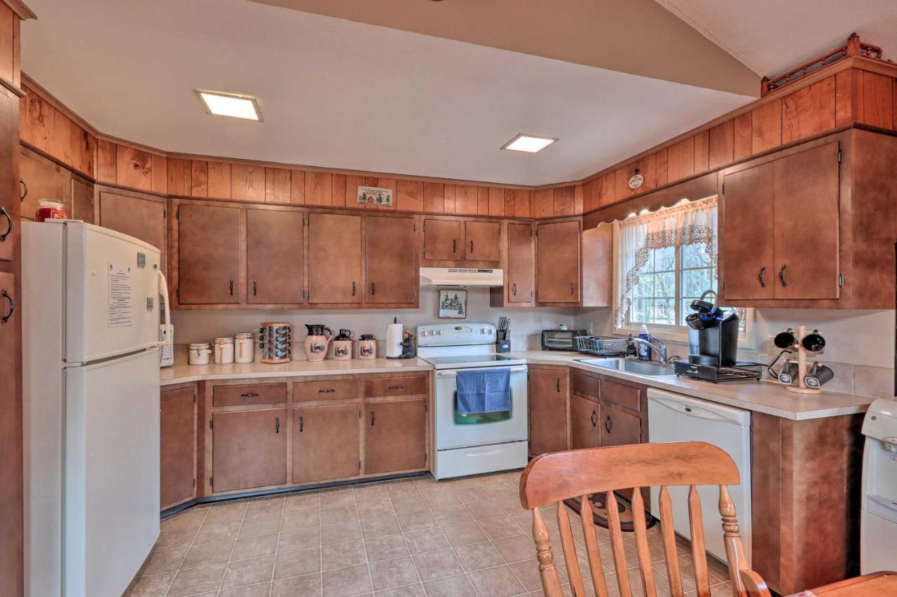 Poconos Home With Game Room Walk To Lake Harmony! Exteriér fotografie
